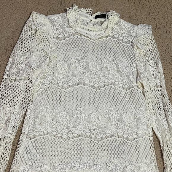 🖤 Beautiful Like New BCBG Maxazria Kenzie' Blouse🖤 - Picture 4 of 8